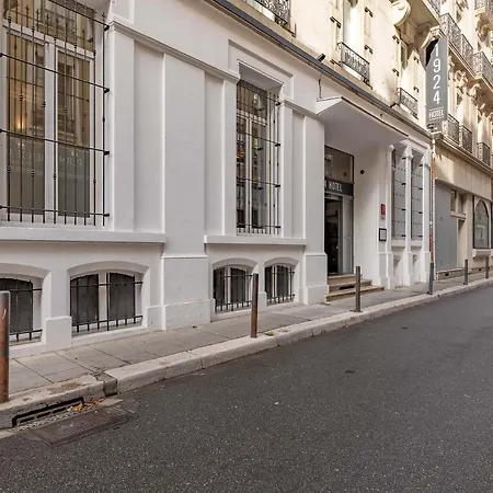 1924 (adults Only) 3*